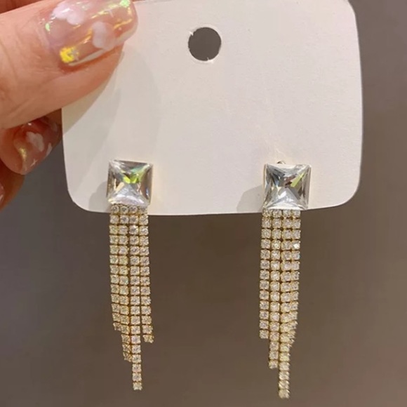 NEW SILVER DIAMOND SHINNING TASSEL EARRINGS - Picture 2 of 3